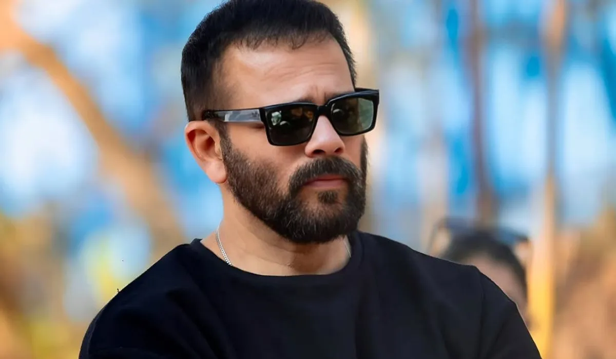 फायरिंग घटना के बाद रोहित शेट्टी का इशारों भरा पोस्ट वायरल, बोले- ‘अब असली लाइफ में चल रहा एक्शन-कॉमेडी’ फायरिंग घटना के बाद रोहित शेट्टी का इशारों भरा पोस्ट वायरल, बोले- ‘अब असली लाइफ में चल रहा एक्शन-कॉमेडी’