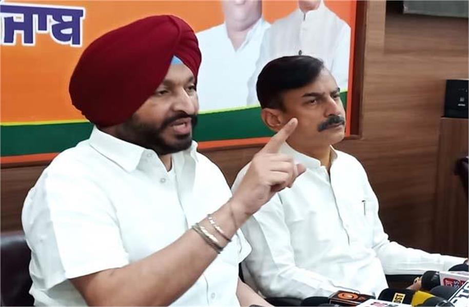 पंजाब धमाकों पर सियासत तेज: रवनीत बिट्टू ने CM मान को घेरा, बोले— “आरोप नहीं, सबूत पेश करें” पंजाब धमाकों पर सियासत तेज: रवनीत बिट्टू ने CM मान को घेरा, बोले— “आरोप नहीं, सबूत पेश करें”