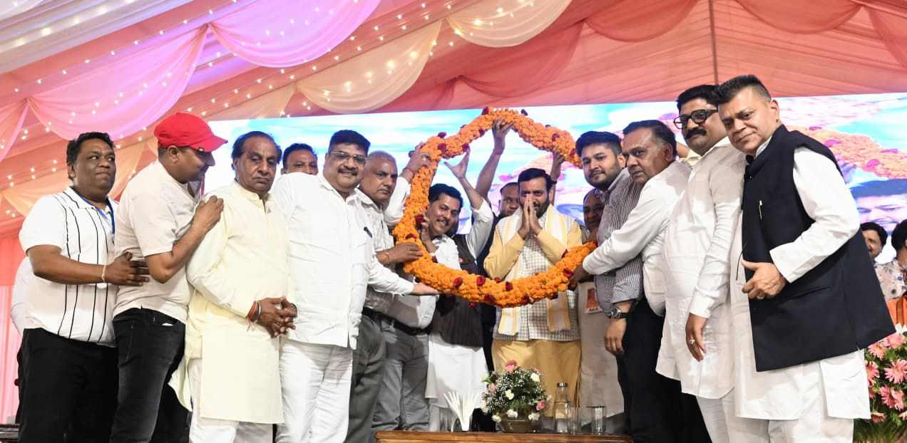 चंडीगढ़ में अग्रवाल समाज का शक्ति प्रदर्शन: CM नायब सैनी बोले- ‘महाराजा अग्रसेन के आदर्शों पर आगे बढ़ रहा हरियाणा’ चंडीगढ़ में अग्रवाल समाज का शक्ति प्रदर्शन: CM नायब सैनी बोले- ‘महाराजा अग्रसेन के आदर्शों पर आगे बढ़ रहा हरियाणा’