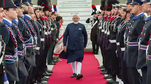 इटली पहुंचे पीएम मोदी, मेलोनी संग होगी अहम बातचीत; व्यापार और रक्षा सहयोग पर रहेगा जोर इटली पहुंचे पीएम मोदी, मेलोनी संग होगी अहम बातचीत; व्यापार और रक्षा सहयोग पर रहेगा जोर