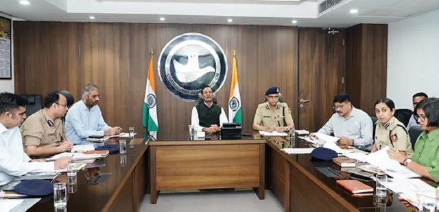 चंडीगढ़ में सुरक्षा का नया कवच: बॉर्डर सीलिंग से साइबर मॉनिटरिंग तक, अपराधियों पर शिकंजा कसने की तैयारी चंडीगढ़ में सुरक्षा का नया कवच: बॉर्डर सीलिंग से साइबर मॉनिटरिंग तक, अपराधियों पर शिकंजा कसने की तैयारी