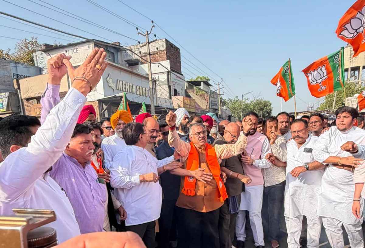 निगम चुनावों में नामांकन रद्द होने पर भाजपा का प्रदर्शन, तरुण चुग बोले- विपक्ष की आवाज दबा रही पंजाब सरकार निगम चुनावों में नामांकन रद्द होने पर भाजपा का प्रदर्शन, तरुण चुग बोले- विपक्ष की आवाज दबा रही पंजाब सरकार