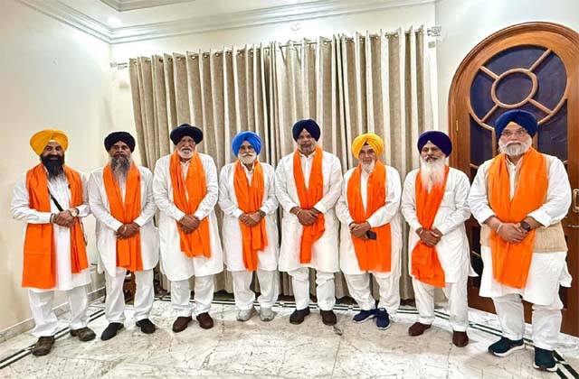 पंजाब में पंथक राजनीति को बड़ा झटका: अकाली दल के दो धड़ों की एकता वार्ता विफल, आरोप-प्रत्यारोप से बढ़ी दूरी पंजाब में पंथक राजनीति को बड़ा झटका: अकाली दल के दो धड़ों की एकता वार्ता विफल, आरोप-प्रत्यारोप से बढ़ी दूरी