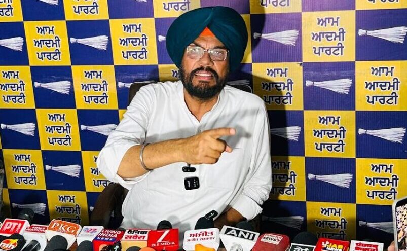 साइबर धमकियों पर पंजाब पुलिस की बड़ी कार्रवाई, बंगाल से आरोपी गिरफ्तार; AAP ने बताया ‘राष्ट्रीय सुरक्षा से जुड़ा मामला’ साइबर धमकियों पर पंजाब पुलिस की बड़ी कार्रवाई, बंगाल से आरोपी गिरफ्तार; AAP ने बताया ‘राष्ट्रीय सुरक्षा से जुड़ा मामला’