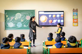 हिमाचल के स्कूलों में डिजिटल क्रांति: 777 सरकारी संस्थानों में स्मार्ट क्लास, 142 करोड़ की परियोजना से बदलेगा पढ़ाई का तरीका
