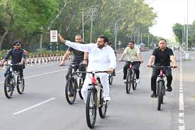 साइकिल पर निकले CM सैनी, सुखना लेक से दिया फिटनेस और पर्यावरण बचाने का संदेश; विपक्ष को भी जोड़ा ‘विकसित भारत’ अभियान से