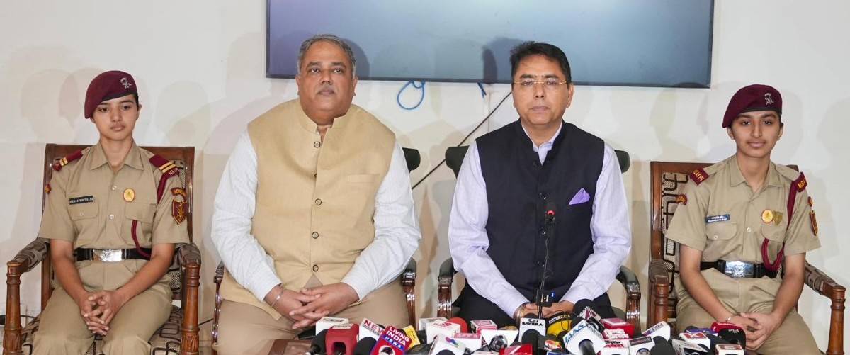 रक्षा सेवाओं में चमकीं पंजाब की दो बेटियां, अमन अरोड़ा बोले- नई पीढ़ी के लिए बनीं प्रेरणास्रोत