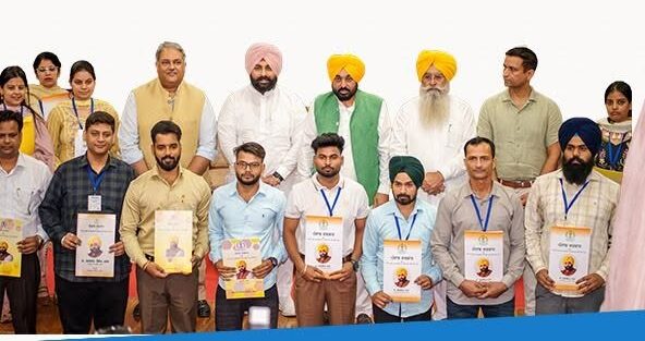 मुख्यमंत्री मान ने 355 युवाओं को सौंपे नियुक्ति पत्र, भर्ती का आंकड़ा 67 हजार के पार मुख्यमंत्री मान ने 355 युवाओं को सौंपे नियुक्ति पत्र, भर्ती का आंकड़ा 67 हजार के पार
