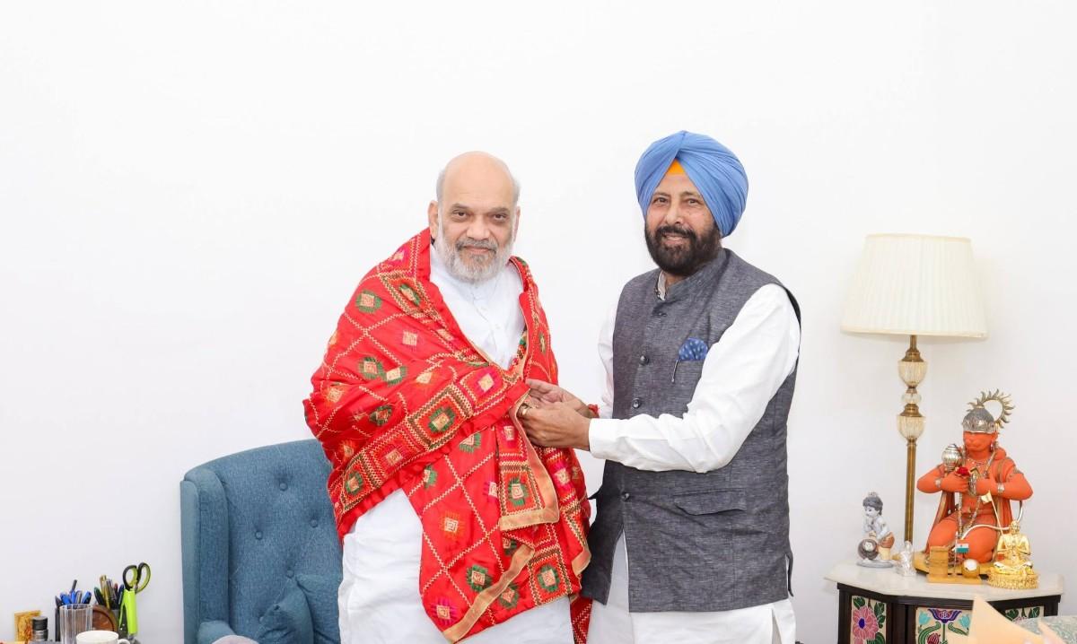 दिल्ली में अमित शाह से मिले पंजाब भाजपा प्रमुख केवल ढिल्लों, सीमा सुरक्षा से लेकर नशे के नेटवर्क तक कई मुद्दों पर हुई चर्चा दिल्ली में अमित शाह से मिले पंजाब भाजपा प्रमुख केवल ढिल्लों, सीमा सुरक्षा से लेकर नशे के नेटवर्क तक कई मुद्दों पर हुई चर्चा