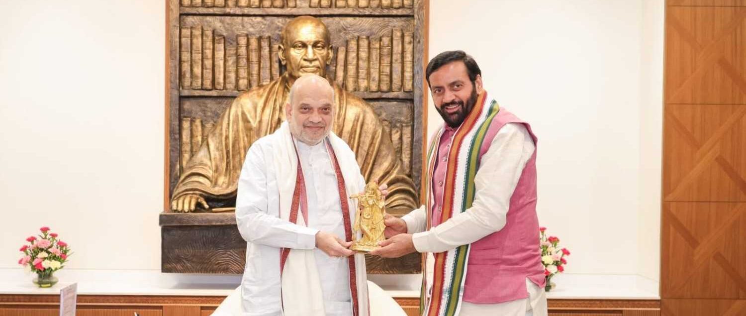 हरियाणा के भविष्य को लेकर दिल्ली में मंथन, अमित शाह और CM सैनी की बैठक ने बढ़ाई राजनीतिक हलचल हरियाणा के भविष्य को लेकर दिल्ली में मंथन, अमित शाह और CM सैनी की बैठक ने बढ़ाई राजनीतिक हलचल