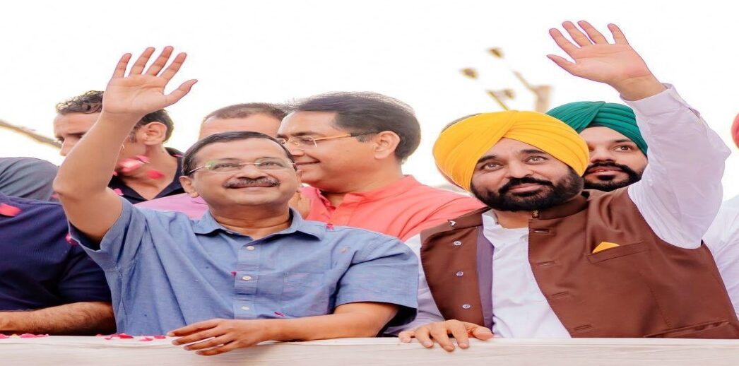 मोहाली में शक्ति प्रदर्शन: केजरीवाल और भगवंत मान ने जनसमर्थन को बताया बदलाव की मुहर, विपक्ष पर साधा निशाना