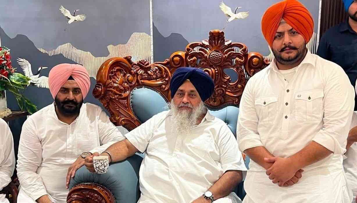 सनौर से उठे नए राजनीतिक संकेत: AAP विधायक के आवास पर सुखबीर बादल और सिरसा की मौजूदगी ने बढ़ाई अटकलें