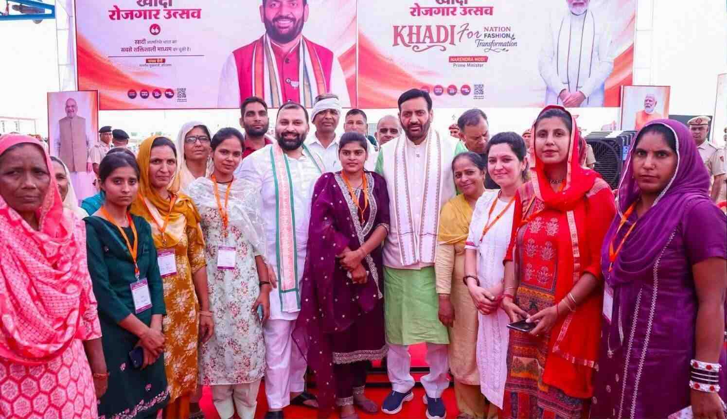 सिवानी से CM सैनी का बड़ा संदेश: गांवों में रोजगार बढ़ाने के लिए खादी, ग्रामोद्योग और स्वरोजगार को मिलेगा नया बल सिवानी से CM सैनी का बड़ा संदेश: गांवों में रोजगार बढ़ाने के लिए खादी, ग्रामोद्योग और स्वरोजगार को मिलेगा नया बल