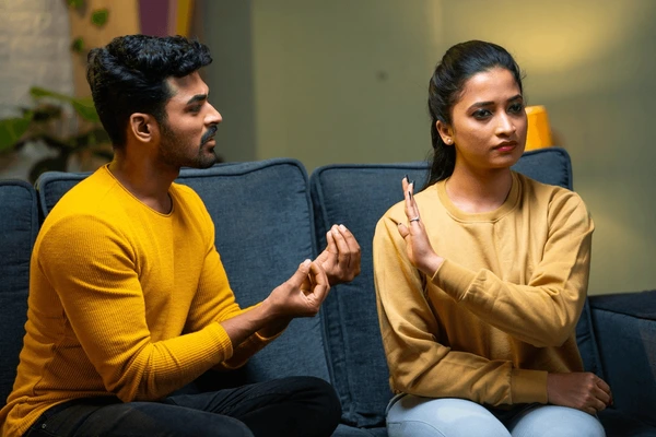 रिश्ता खत्म करने से पहले जरूर देखें ये 5 संकेत, बताएंगे कि प्यार में अभी बाकी है उम्मीद या अलग होना ही बेहतर है