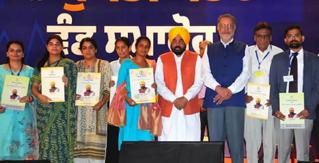 CM मान का बड़ा फैसला: महिला कर्मियों की तैनाती अब घर से 40 किमी के दायरे में CM मान का बड़ा फैसला: महिला कर्मियों की तैनाती अब घर से 40 किमी के दायरे में