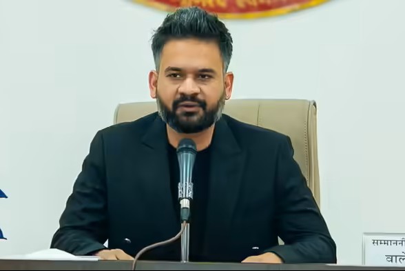 नेपाल के PM के बयान से मचा सियासी बवाल, भारत की जमीन पर कब्जे वाले दावे पर सरकार ने दी सफाई नेपाल के PM के बयान से मचा सियासी बवाल, भारत की जमीन पर कब्जे वाले दावे पर सरकार ने दी सफाई