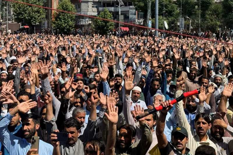 PoK में बढ़ा सियासी उबाल: JAAC के लॉन्ग मार्च से पहले हाई अलर्ट, 15 जुलाई को हालात बिगड़ने की आशंका PoK में बढ़ा सियासी उबाल: JAAC के लॉन्ग मार्च से पहले हाई अलर्ट, 15 जुलाई को हालात बिगड़ने की आशंका