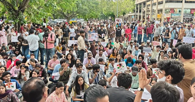 दिल्ली से चंडीगढ़ तक गूंजा विरोध: जंतर-मंतर लाठीचार्ज के खिलाफ छात्रों का प्रदर्शन तेज, सेक्टर-17 प्लाजा में लोकतांत्रिक अधिकारों और NEET विवाद पर उठी आवाज दिल्ली से चंडीगढ़ तक गूंजा विरोध: जंतर-मंतर लाठीचार्ज के खिलाफ छात्रों का प्रदर्शन तेज, सेक्टर-17 प्लाजा में लोकतांत्रिक अधिकारों और NEET विवाद पर उठी आवाज