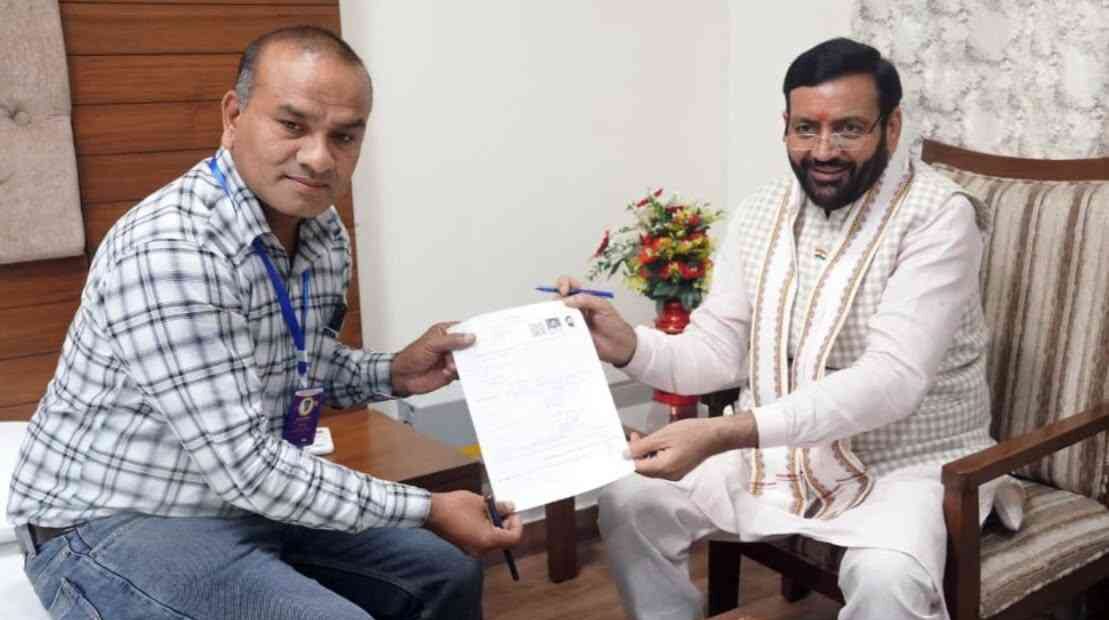 मतदाता सूची पुनरीक्षण अभियान को CM सैनी ने दिया बढ़ावा, स्वयं फॉर्म भरकर नागरिकों से की भागीदारी की अपील