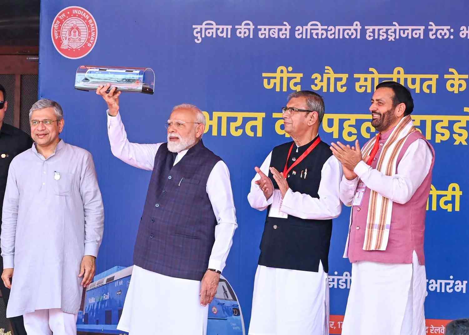 जींद की जनसभा बनी ग्रीन मोबिलिटी का उदाहरण, सैकड़ों इलेक्ट्रिक वाहनों से पहुंची भीड़; स्वच्छ परिवहन को मिला बढ़ावा जींद की जनसभा बनी ग्रीन मोबिलिटी का उदाहरण, सैकड़ों इलेक्ट्रिक वाहनों से पहुंची भीड़; स्वच्छ परिवहन को मिला बढ़ावा