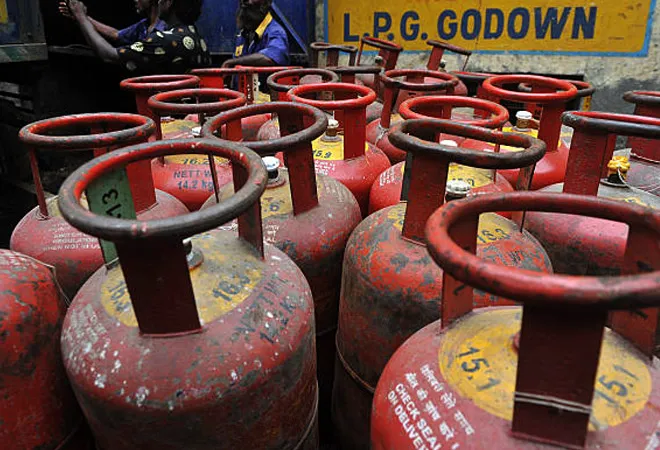 LPG सुरक्षा पर सरकार का बड़ा दांव: 30 दिन का गैस रिजर्व बनाने की तैयारी, होर्मुज पर निर्भरता घटाने की योजना LPG सुरक्षा पर सरकार का बड़ा दांव: 30 दिन का गैस रिजर्व बनाने की तैयारी, होर्मुज पर निर्भरता घटाने की योजना
