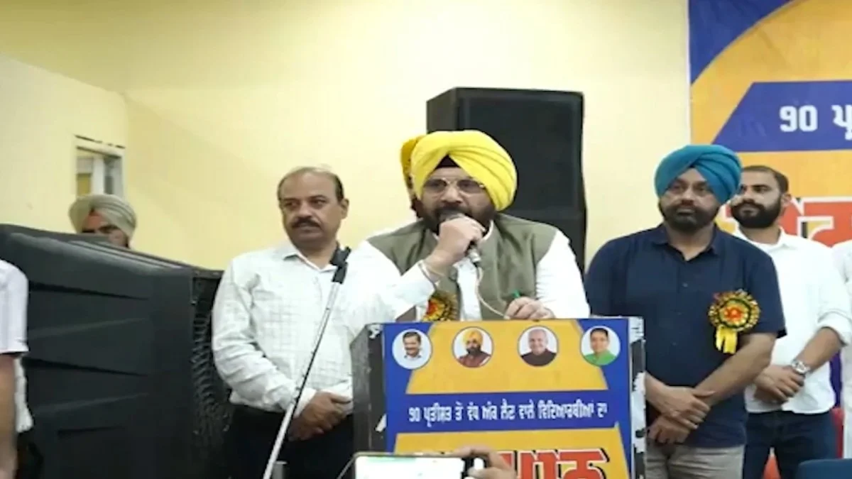 सरकारी स्कूलों की बदली तस्वीर, 509 छात्रों को कैबिनेट मंत्री हरभजन ETO ने किया सम्मानित सरकारी स्कूलों की बदली तस्वीर, 509 छात्रों को कैबिनेट मंत्री हरभजन ETO ने किया सम्मानित