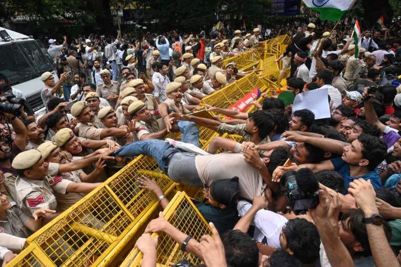 भारत में विरोध-प्रदर्शन का अधिकार: क्या बिना अनुमति धरना देना कानूनी है? संविधान और कानून क्या कहते हैं भारत में विरोध-प्रदर्शन का अधिकार: क्या बिना अनुमति धरना देना कानूनी है? संविधान और कानून क्या कहते हैं
