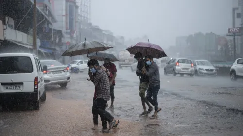14 राज्यों में बारिश का अलर्ट: दिल्ली-यूपी समेत कई इलाकों में आज तेज बरसात के आसार, असम में बाढ़ से हालात गंभीर 14 राज्यों में बारिश का अलर्ट: दिल्ली-यूपी समेत कई इलाकों में आज तेज बरसात के आसार, असम में बाढ़ से हालात गंभीर
