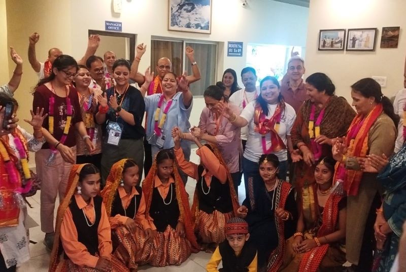 कैलाश मानसरोवर यात्रा 2026: टनकपुर पहुंचा दूसरा जत्था, 11 राज्यों के 47 श्रद्धालुओं का पारंपरिक अंदाज में हुआ स्वागत कैलाश मानसरोवर यात्रा 2026: टनकपुर पहुंचा दूसरा जत्था, 11 राज्यों के 47 श्रद्धालुओं का पारंपरिक अंदाज में हुआ स्वागत