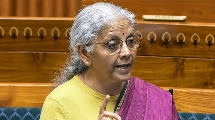 आम नागरिकों को न सताएं, सेवा भाव से काम करें: आयकर अधिकारियों को वित्त मंत्री निर्मला सीतारमण की दोटूक नसीहत