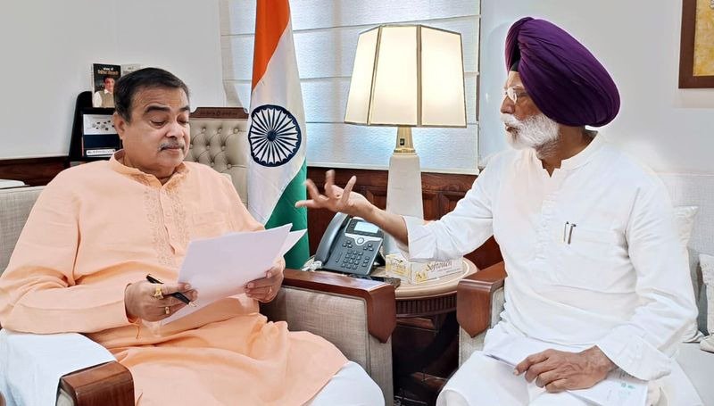 गडकरी से मिले सांसद अमर सिंह, अंडरपास से एक्सप्रेसवे कनेक्टिविटी तक उठाई क्षेत्र की मांग