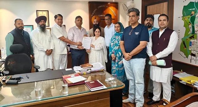 227 करोड़ की पाइपलाइन समेत बड़े फैसलों पर आप का सवाल, नगर निगम में एजेंडा प्रक्रिया को लेकर आयुक्त को ज्ञापन