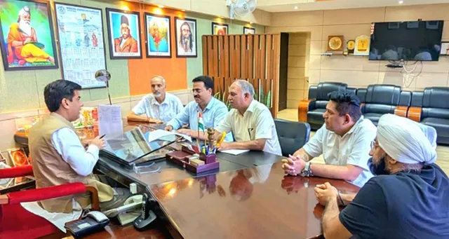 बारिश ने खोली चंडीगढ़ की बदइंतजामी की पोल, सेक्टर-22 के कारोबारियों ने मेयर के सामने रखीं समस्याएं