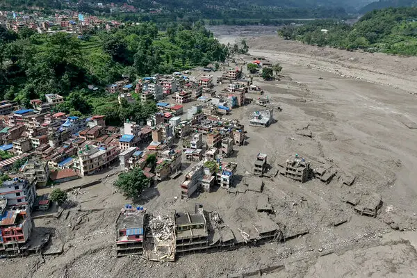 नेपाल-तिब्बत में जलप्रलय के बाद बढ़ी चिंता: 392 लोगों की मौत, 1468 लापता; 290 भारतीयों से भी संपर्क टूटा