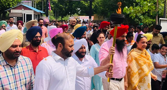 पंजाब में खेल संस्कृति को बढ़ावा देने की तैयारी, मोहाली पहुंची ‘खेडां वतन पंजाब दियां’ की मशाल का भव्य स्वागत