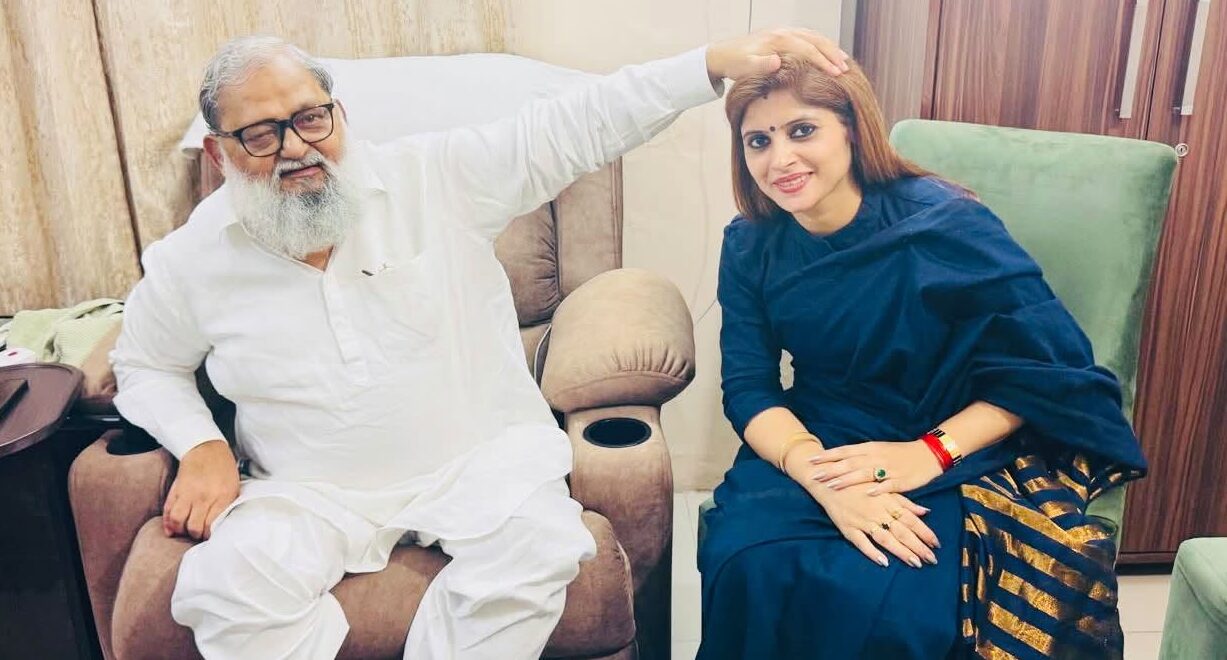 हरियाणा BJP महिला मोर्चा में नई ऊर्जा की तैयारी, रिचा हनी पाहवा ने अनिल विज से लिया आशीर्वाद