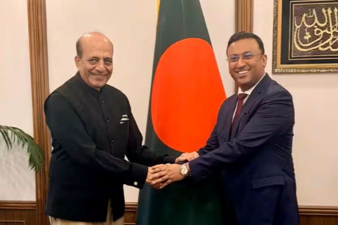 मोदी-तारिक रहमान की मुलाकात से सुधरेंगे भारत-बांग्लादेश रिश्ते? हाई कमिश्नर दिनेश त्रिवेदी ने जताई बातचीत से समाधान की उम्मीद