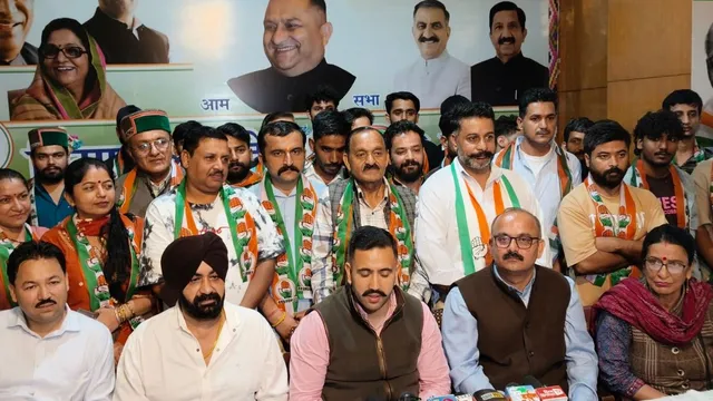 शिमला ग्रामीण में कांग्रेस ने बढ़ाया संगठनात्मक दायरा, नए सदस्यों के स्वागत के साथ विकास और राजनीतिक मुद्दों पर बोले विक्रमादित्य सिंह शिमला ग्रामीण में कांग्रेस ने बढ़ाया संगठनात्मक दायरा, नए सदस्यों के स्वागत के साथ विकास और राजनीतिक मुद्दों पर बोले विक्रमादित्य सिंह