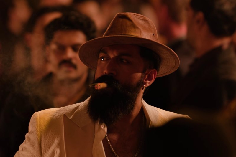 यश की ‘टॉक्सिक’ का ट्रेलर आज शाम 7:01 बजे होगा रिलीज, धमाकेदार पोस्टर ने बढ़ाई फैंस की एक्साइटमेंट यश की ‘टॉक्सिक’ का ट्रेलर आज शाम 7:01 बजे होगा रिलीज, धमाकेदार पोस्टर ने बढ़ाई फैंस की एक्साइटमेंट