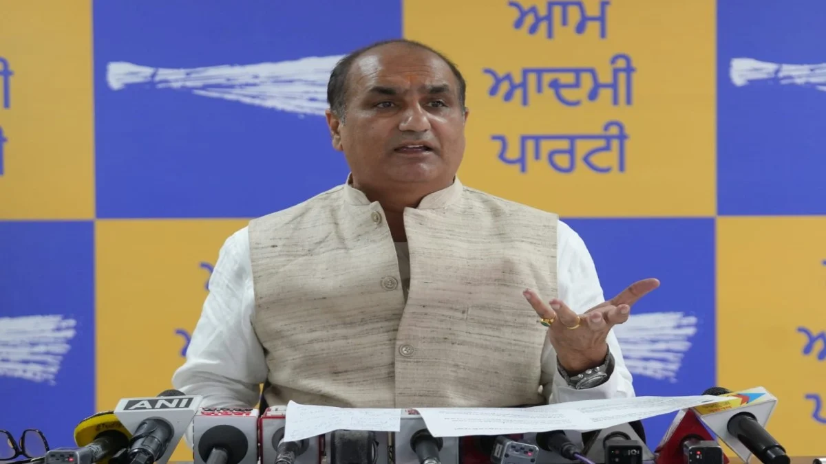 धार्मिक-सांस्कृतिक आयोजनों पर सियासी घमासान, दीपक बाली ने धर्मवीर गांधी के बयान पर कांग्रेस को घेरा