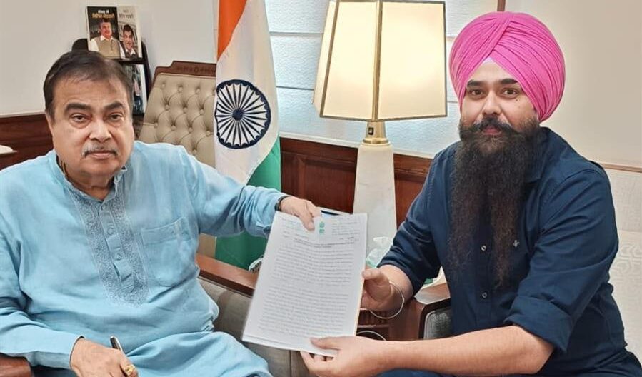 आनंदपुर साहिब की राह होगी आसान? मालविंदर कंग ने गडकरी के सामने उठाया 54.5 किमी सड़क को NH बनाने का मुद्दा