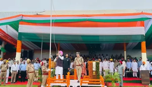 तिरंगे की शान में रंगा लुधियाना, वित्त मंत्री हरपाल चीमा ने फहराया राष्ट्रीय ध्वज; स्वतंत्रता सेनानियों और समाजसेवियों का सम्मान