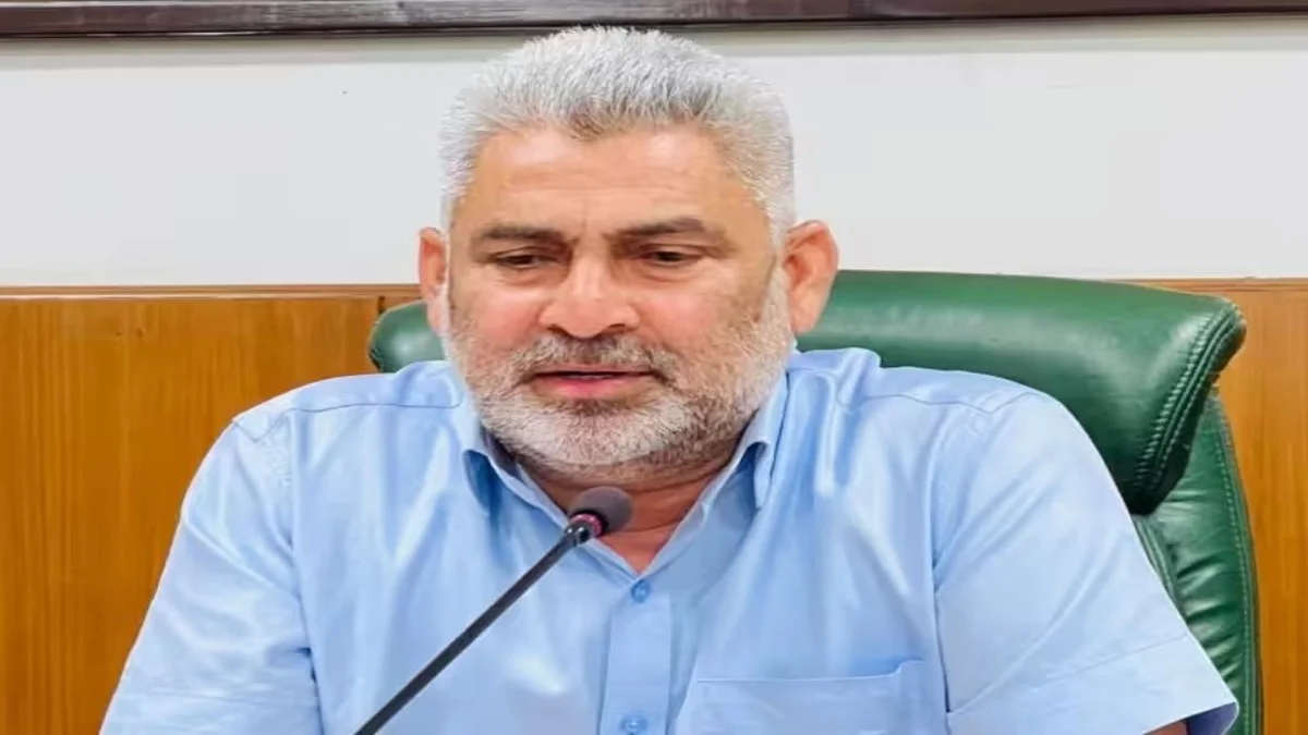 कनाडा में पंजाबी छात्रों के वर्क परमिट संकट पर भड़के लालचंद कटारुचक, केंद्र से कूटनीतिक हस्तक्षेप की मांग कनाडा में पंजाबी छात्रों के वर्क परमिट संकट पर भड़के लालचंद कटारुचक, केंद्र से कूटनीतिक हस्तक्षेप की मांग