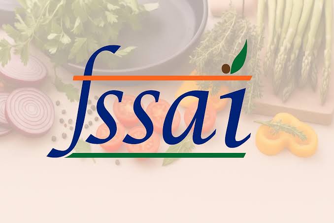 खाने-पीने के बड़े ब्रांड्स पर FSSAI की सख्ती, 150 नोटिस जारी: भ्रामक दावों और लेबलिंग नियमों पर कार्रवाई