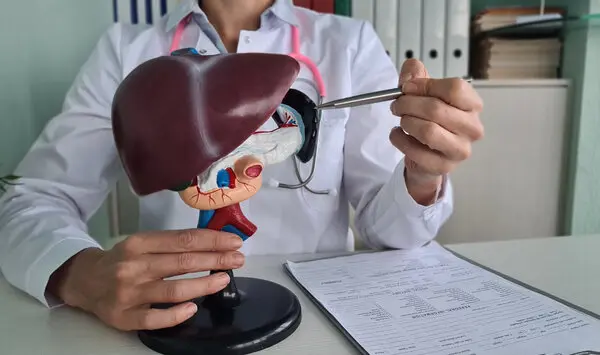 फैटी लिवर कब बन जाता है गंभीर बीमारी? स्टेज-1 से सिरोसिस तक समझें लिवर में होने वाले बदलाव