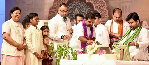 वृंदावन-सी सजी महफिल, हरि नाम में डूबे हजारों श्रद्धालु; इंद्रेश उपाध्याय बोले- प्रभु की कथा कभी समाप्त नहीं होती