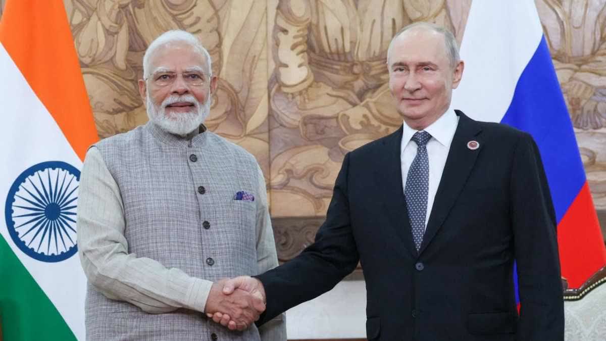 पुतिन के सामने मोदी का शांति संदेश: बोले- युद्ध का हर दिन मानवता को पीछे धकेलता है, अब अंत की ओर बढ़ना जरूरी