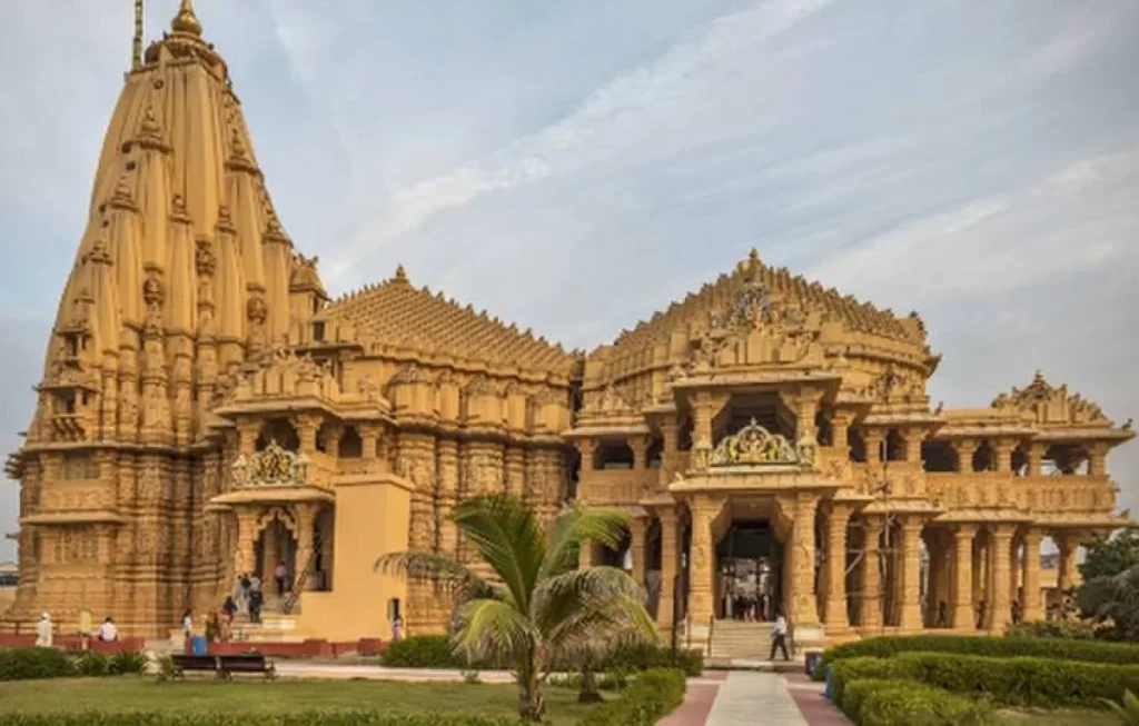 अहमदाबाद में बम धमकी से हड़कंप, सोमनाथ मंदिर और बीजेपी के कई दफ्तरों को निशाना बनाने का दावा