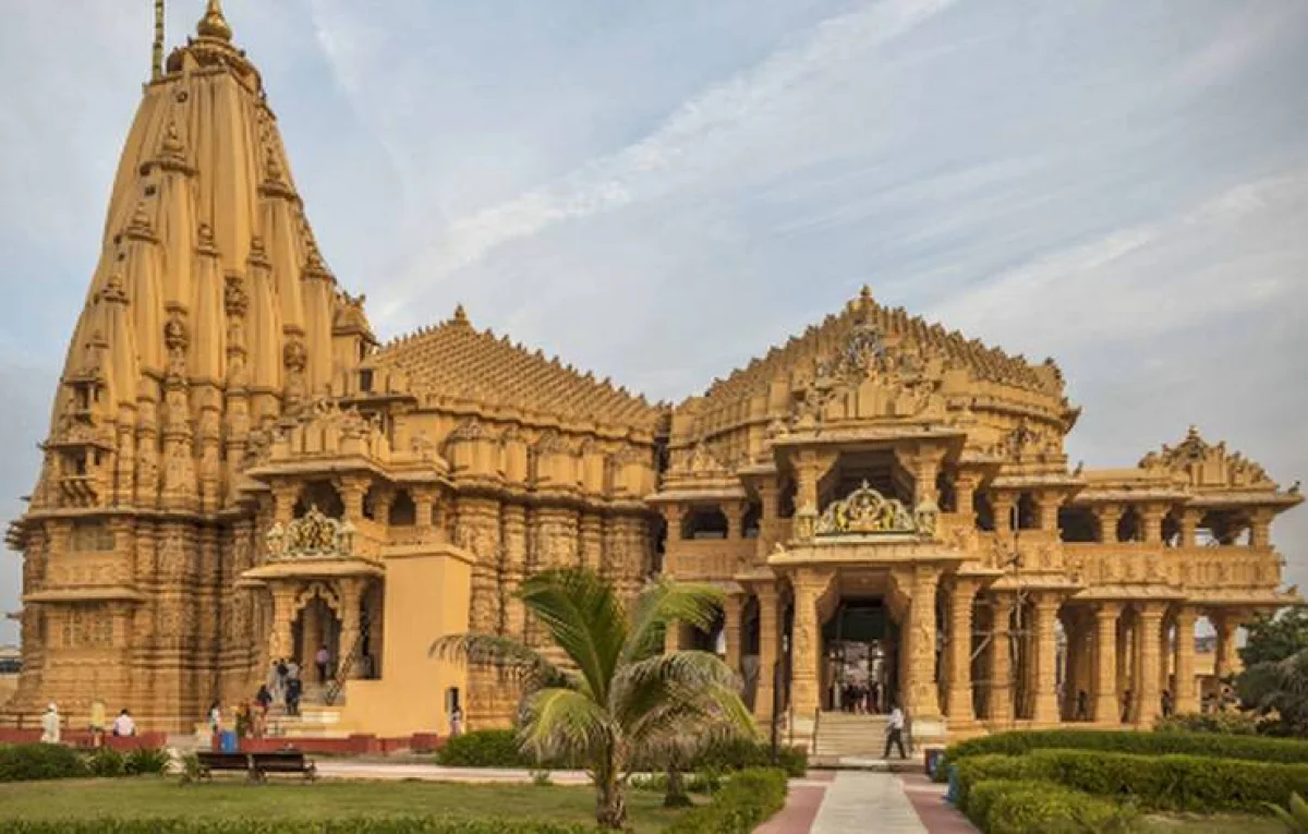अहमदाबाद में बम धमकी से हड़कंप, सोमनाथ मंदिर और बीजेपी के कई दफ्तरों को निशाना बनाने का दावा