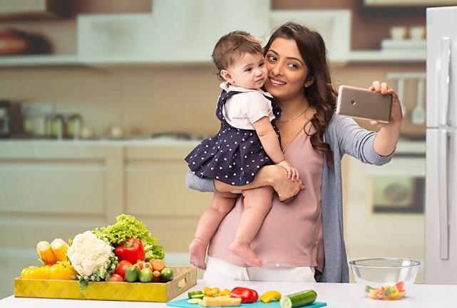 डेढ़ साल की उम्र में बच्चे की ये 4 बातें दिखाएं तो हो जाएं सतर्क, डॉक्टर से जरूर लें सलाह